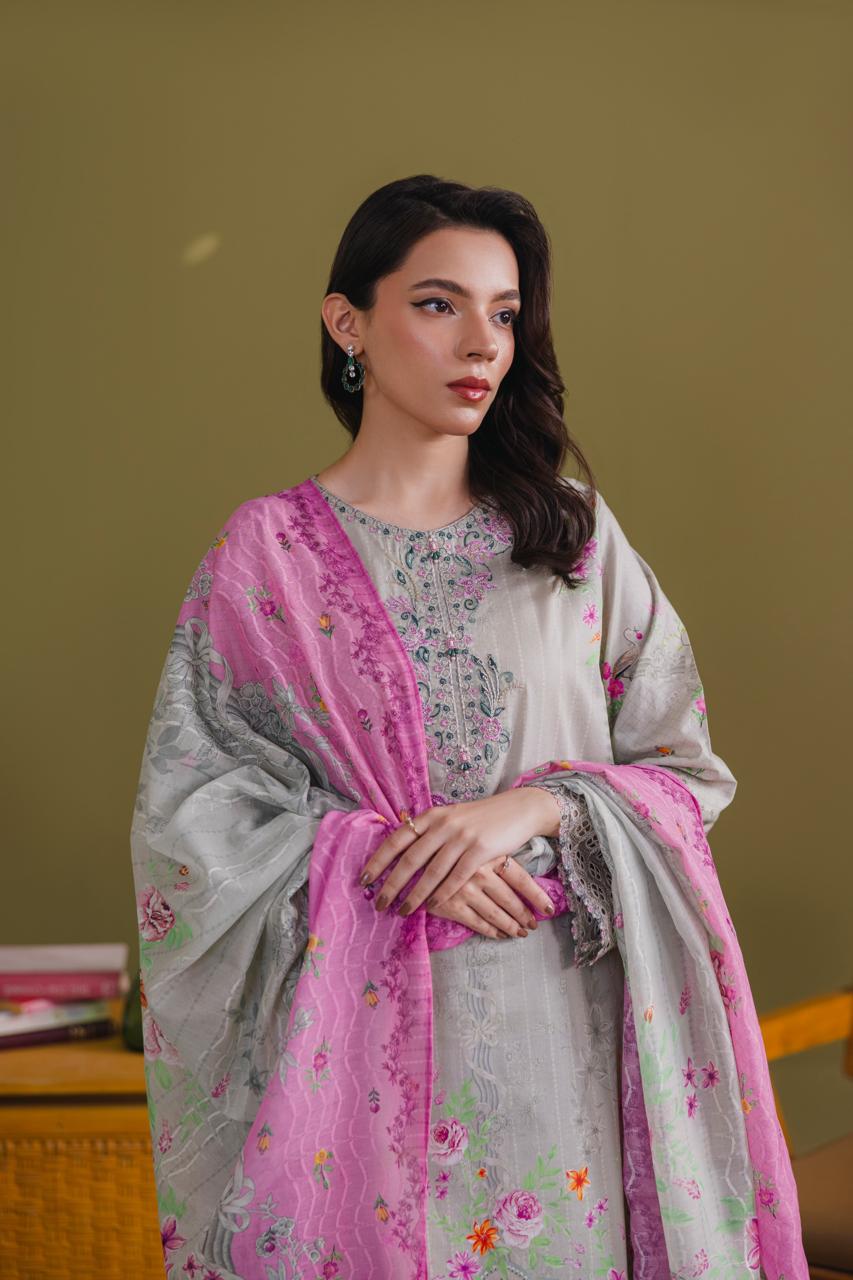 Zara – Silver Mist Elegance