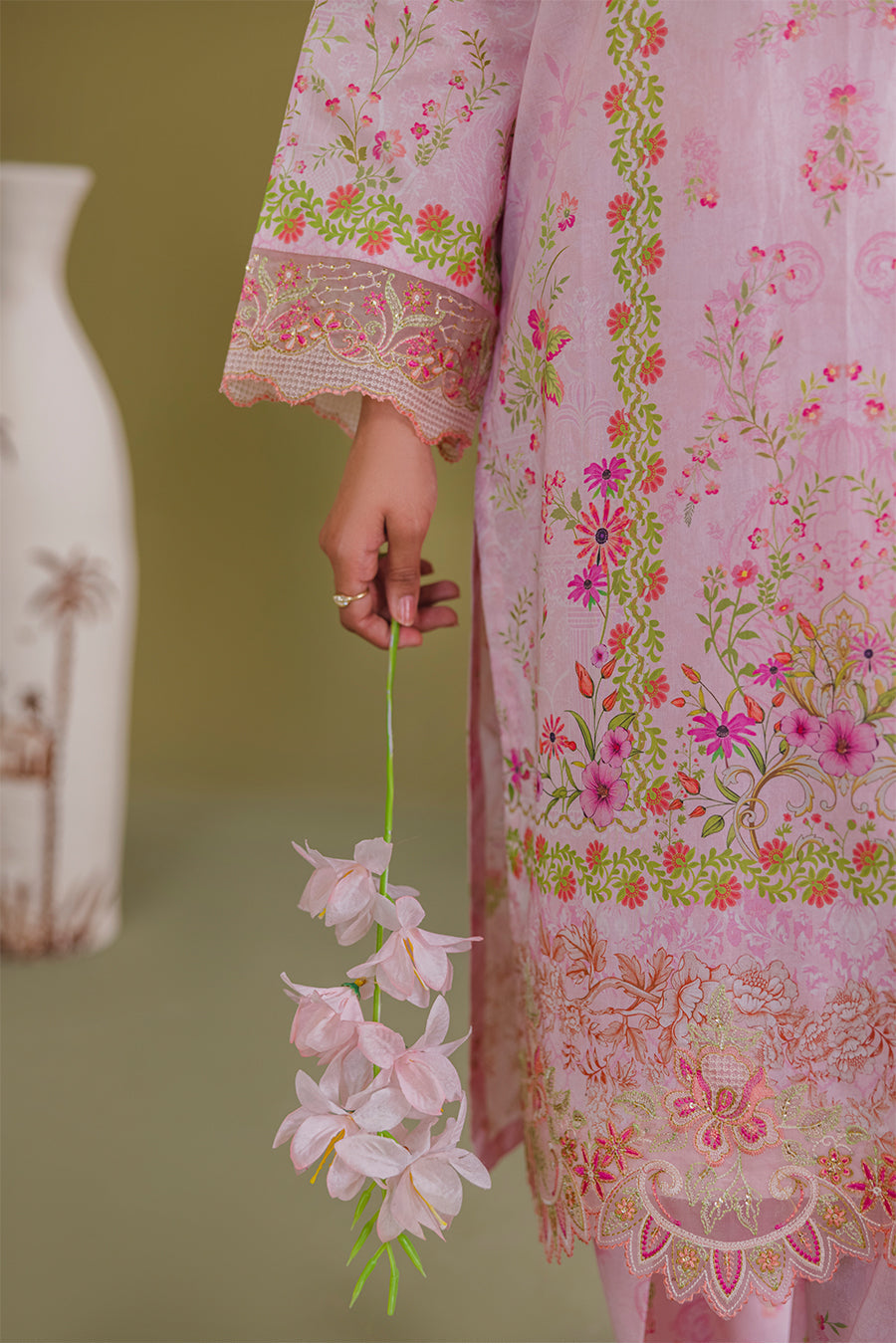 Rania – Blush Petal Radiance