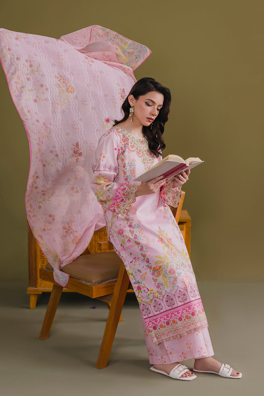 Bahar – Blush Petal Elegance