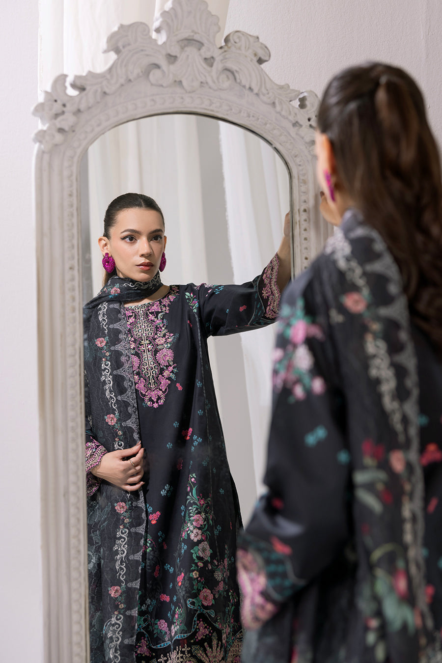 Layla – Midnight Bloom Elegance