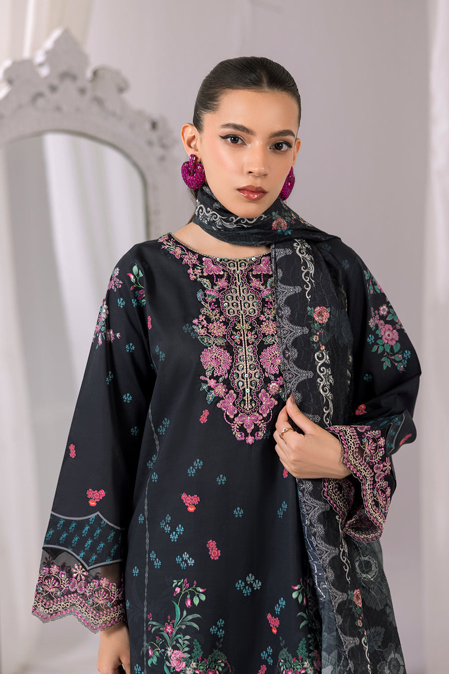 Layla – Midnight Bloom Elegance