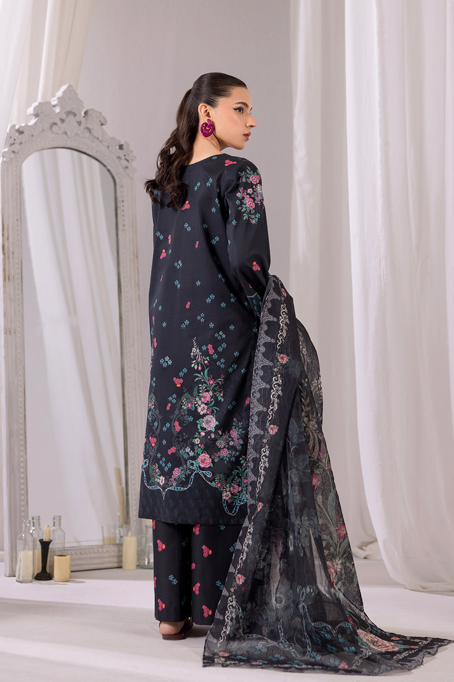 Layla – Midnight Bloom Elegance