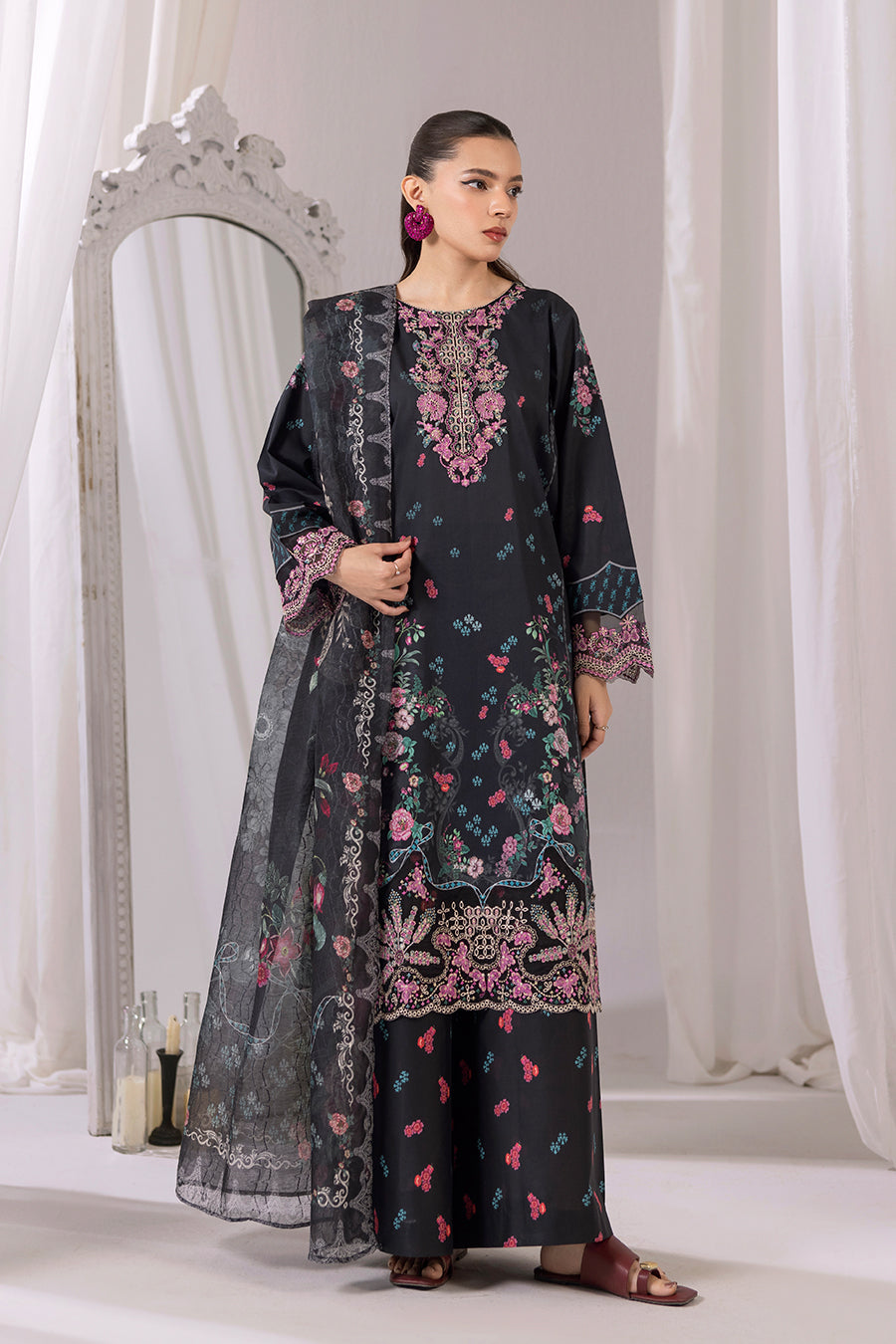 Layla – Midnight Bloom Elegance