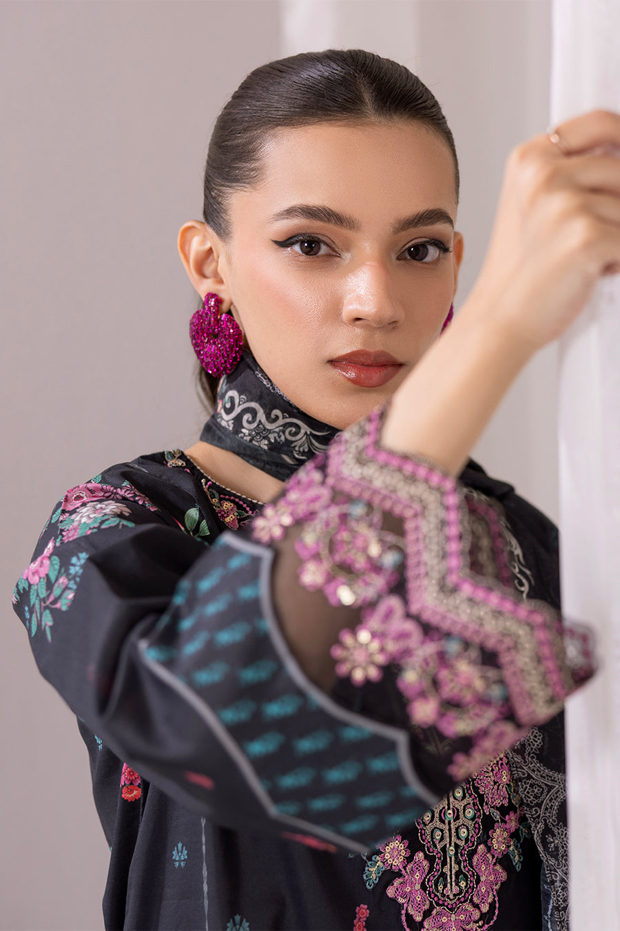 Layla – Midnight Bloom Elegance