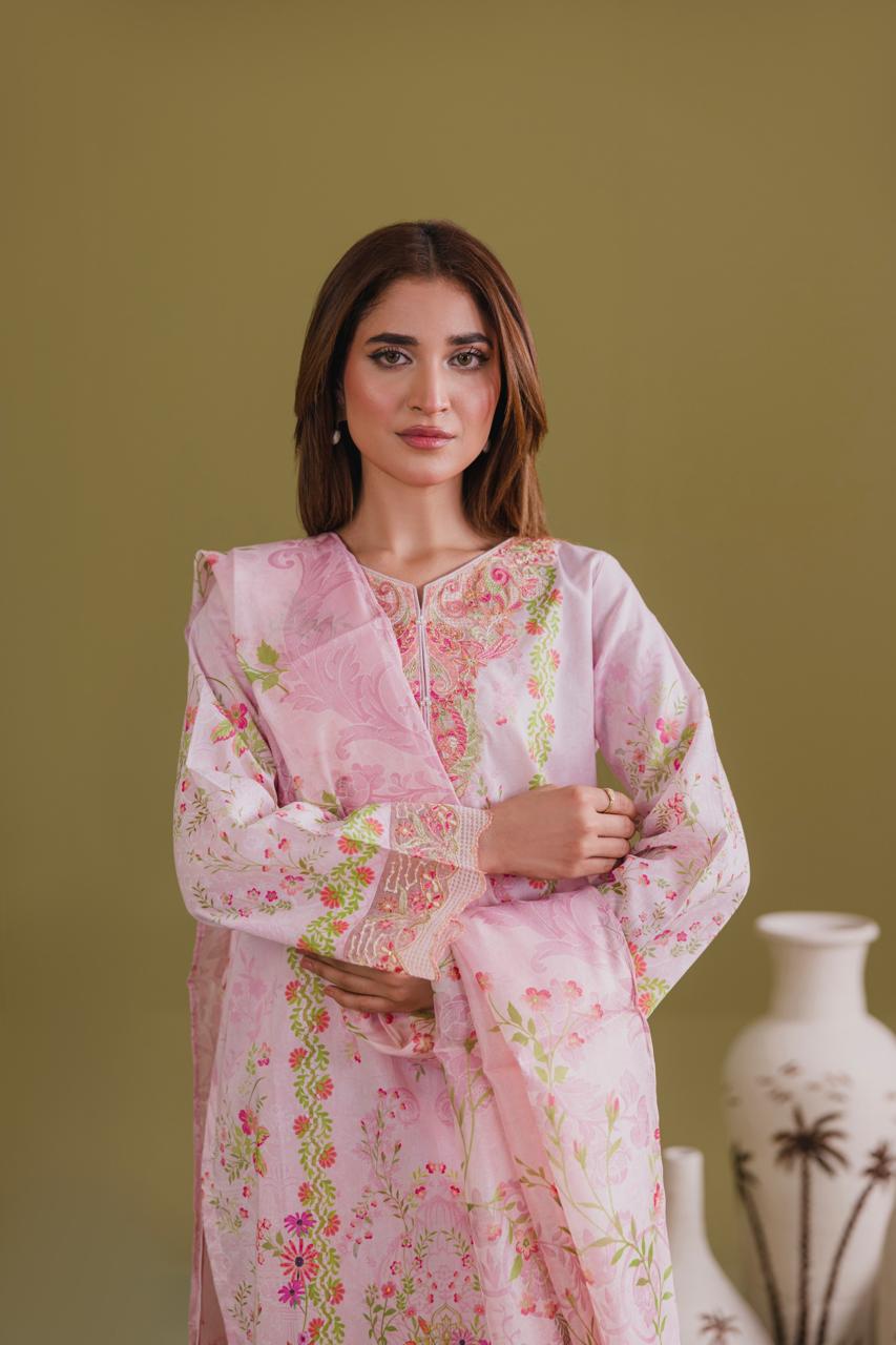 Rania – Blush Petal Radiance