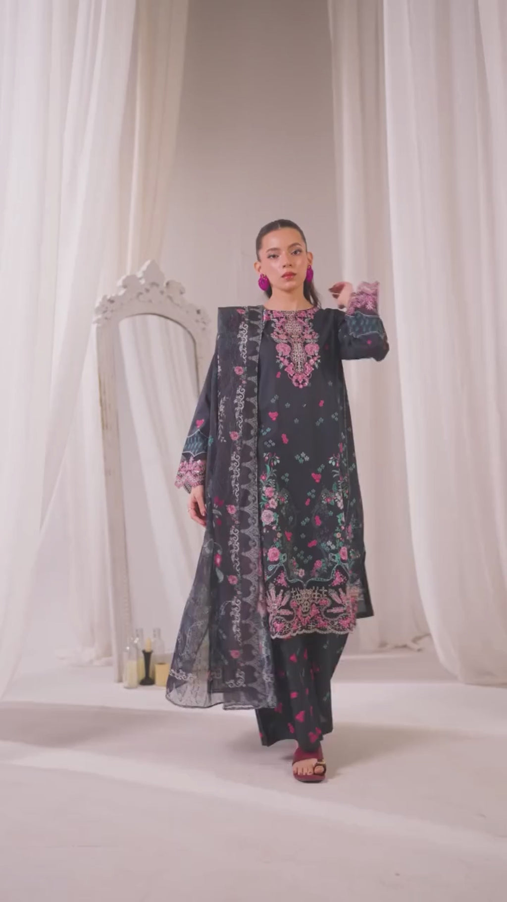 Layla – Midnight Bloom Elegance