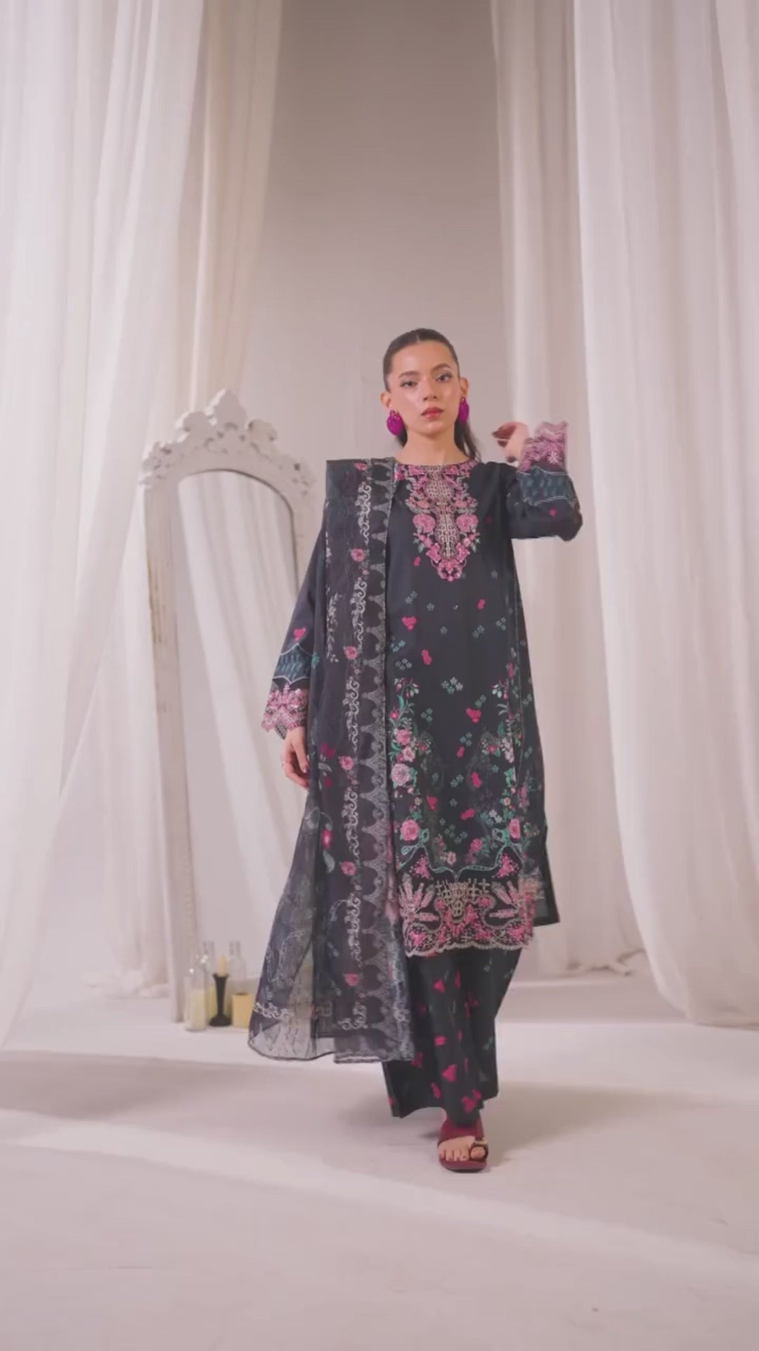 Layla – Midnight Bloom Elegance